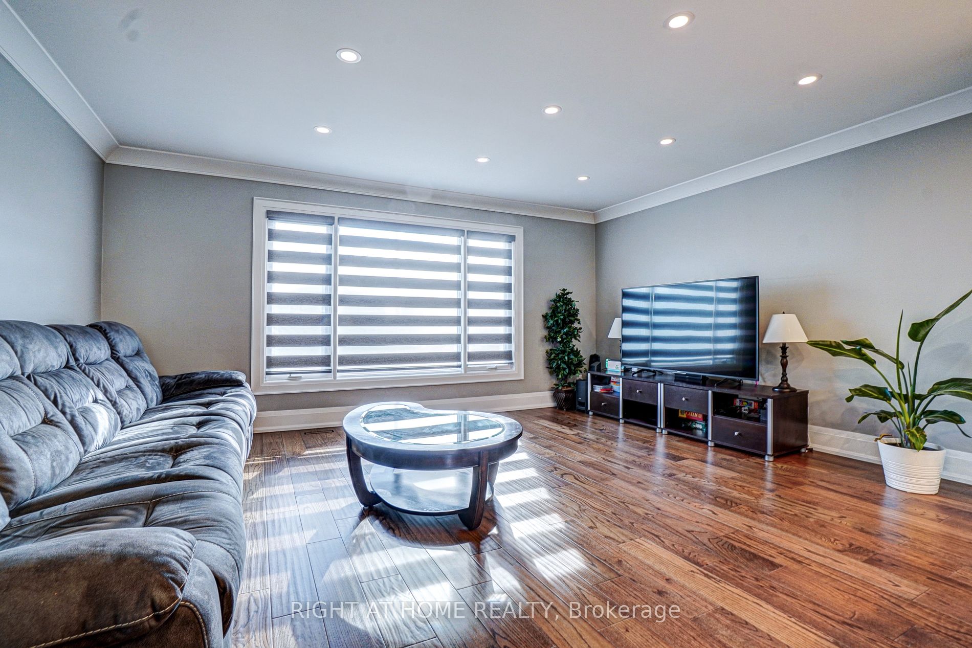 116 Crown Cres
