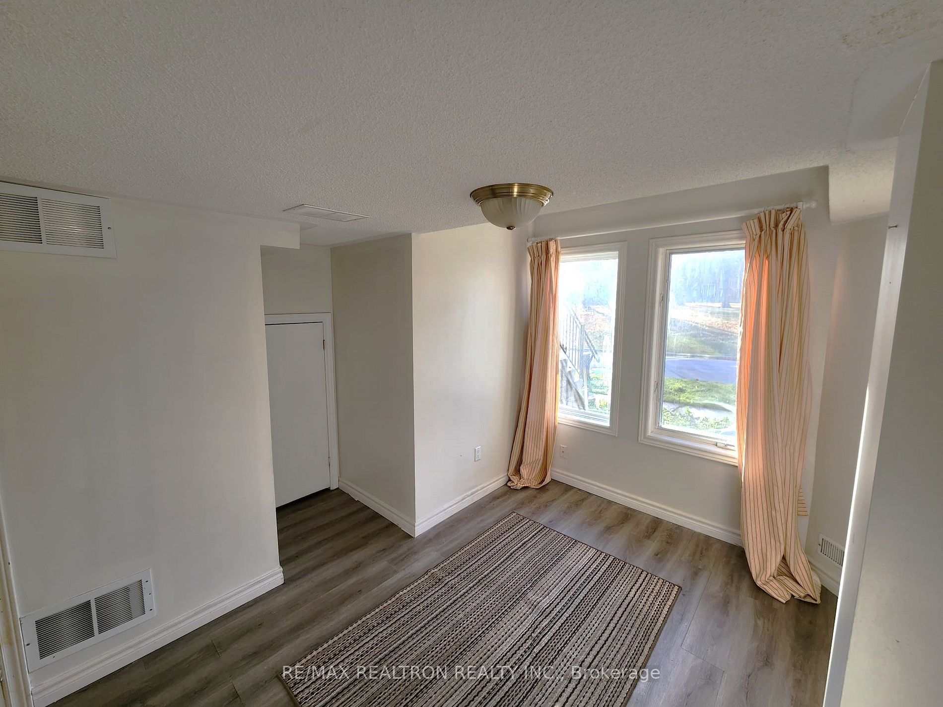 17 Carnation Rd