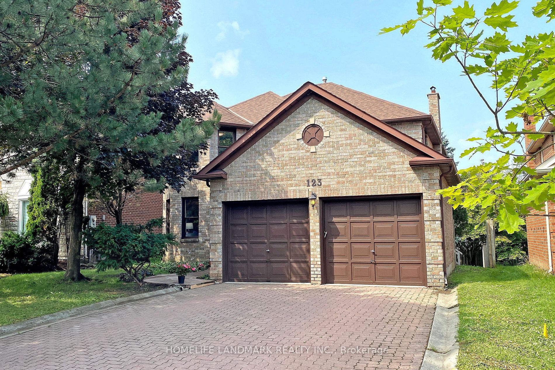 123 Blackmore Ave W