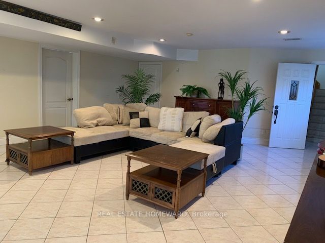 21 Windsor Dr