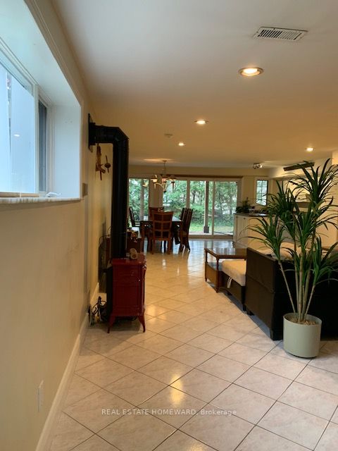 21 Windsor Dr