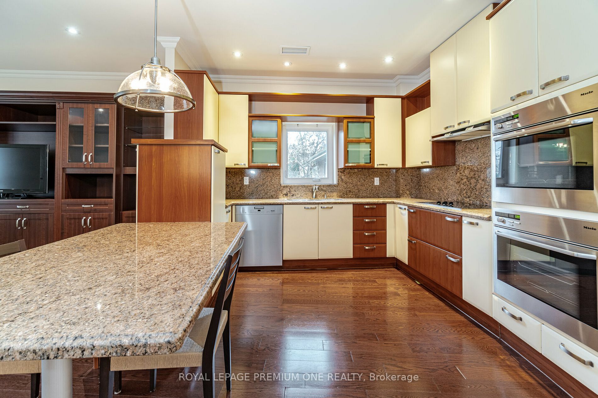 33 Wallace St, #102