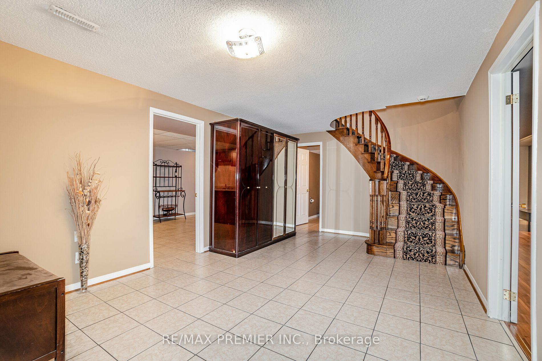 276 Longhouse St