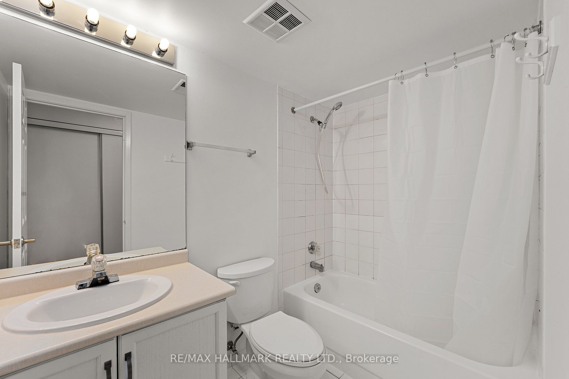 309 Major Mackenzie Dr E, #905