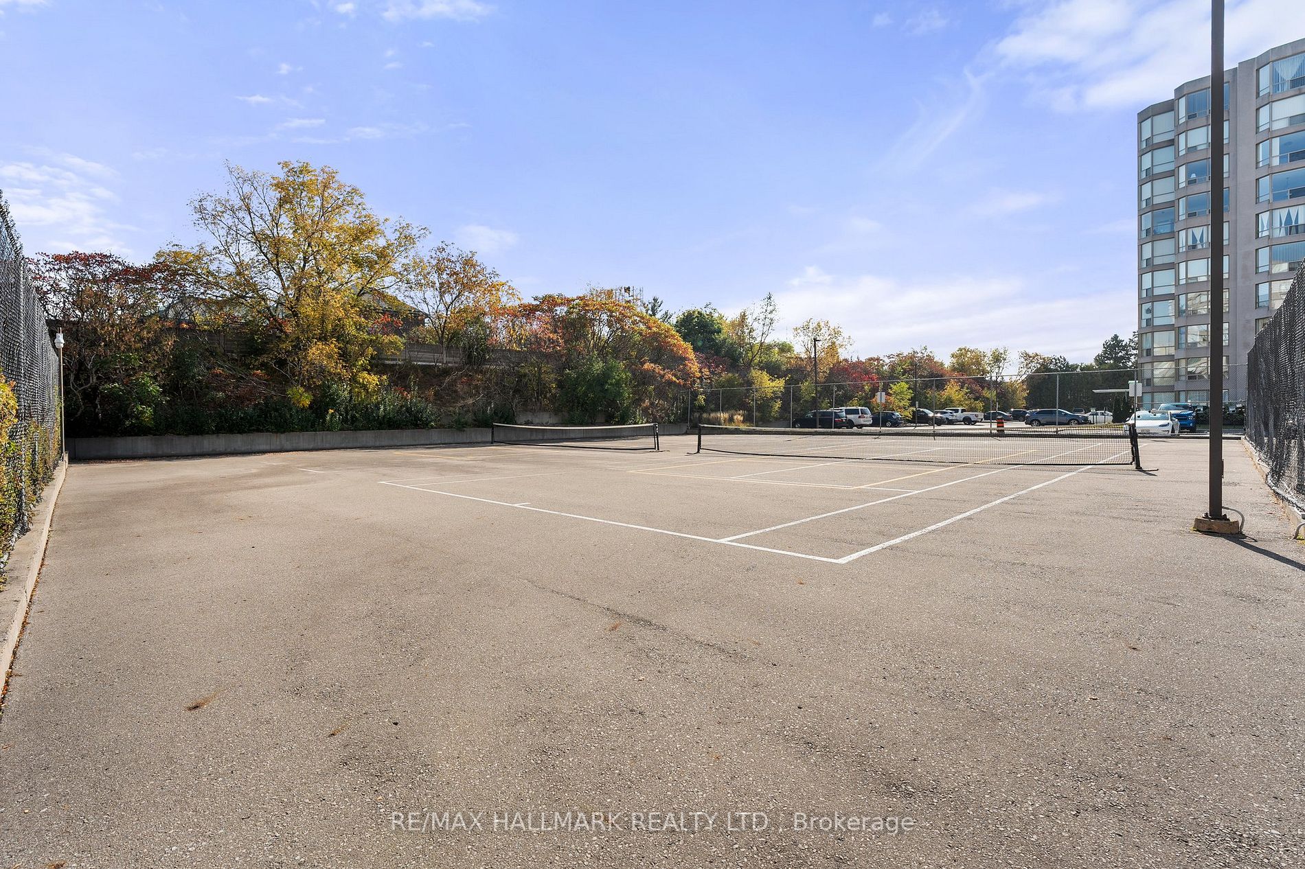 309 Major Mackenzie Dr E, #905