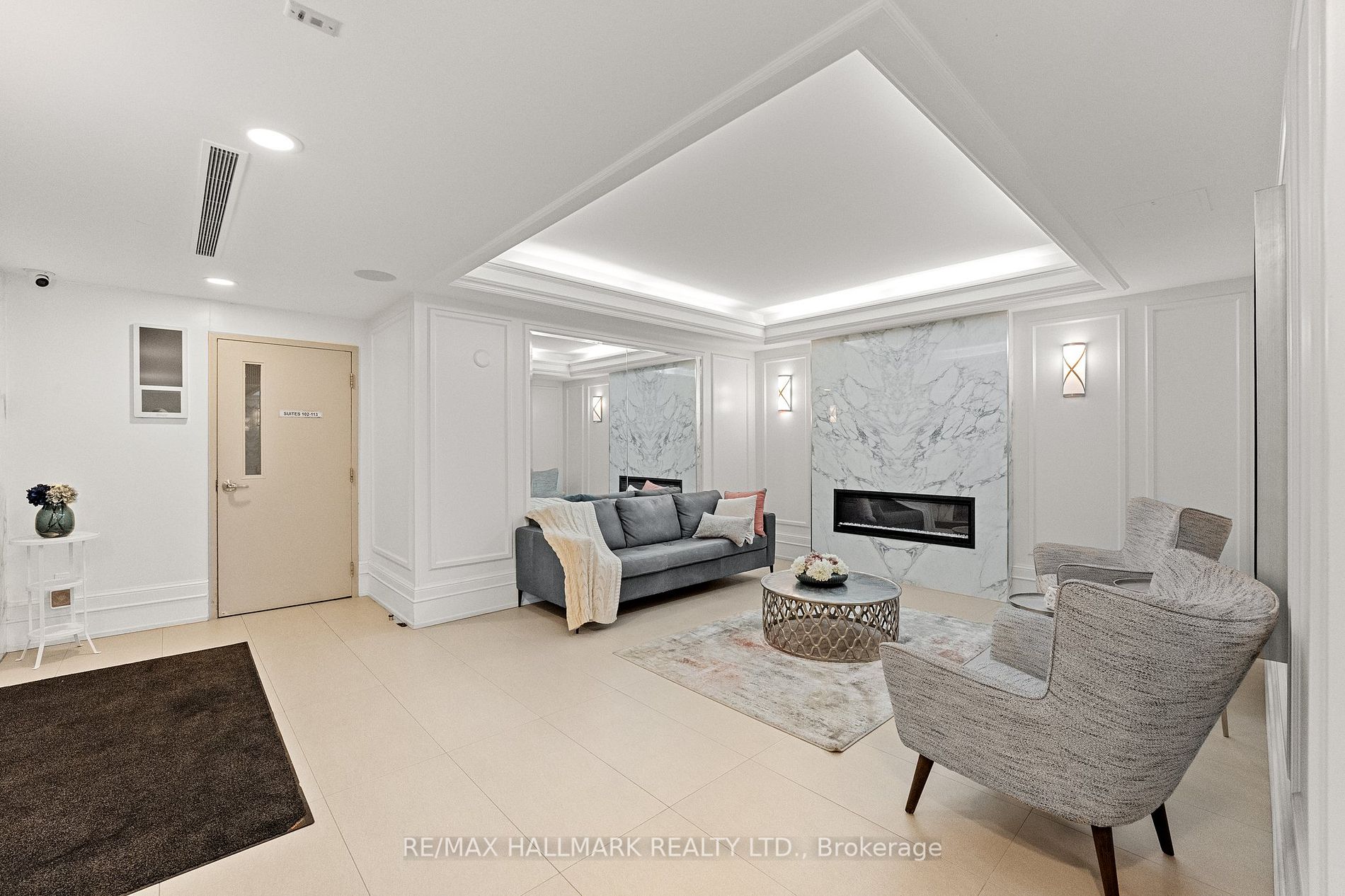 309 Major Mackenzie Dr E, #905