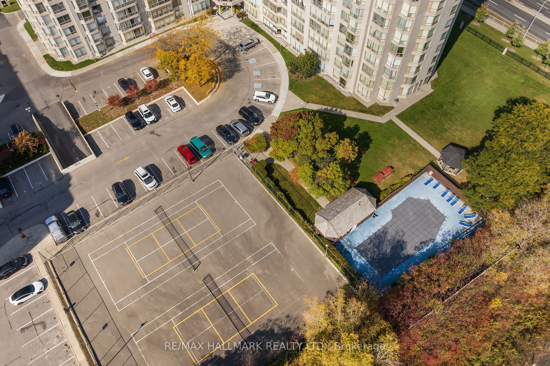 309 Major Mackenzie Dr E, #905