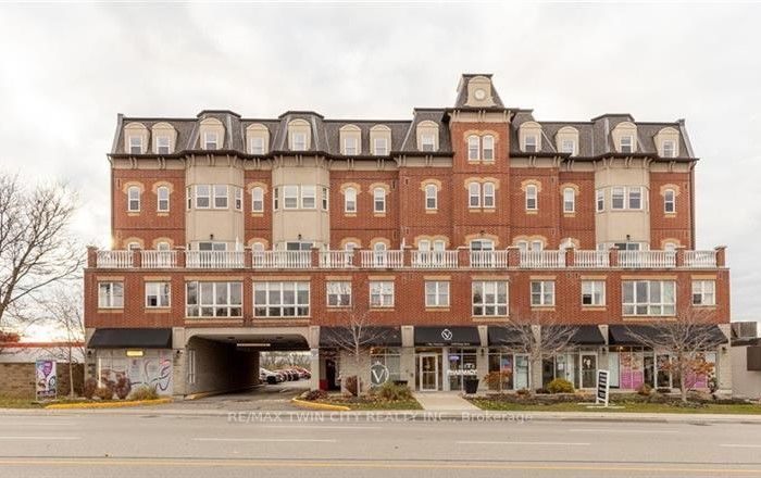 15450 Yonge St, #209