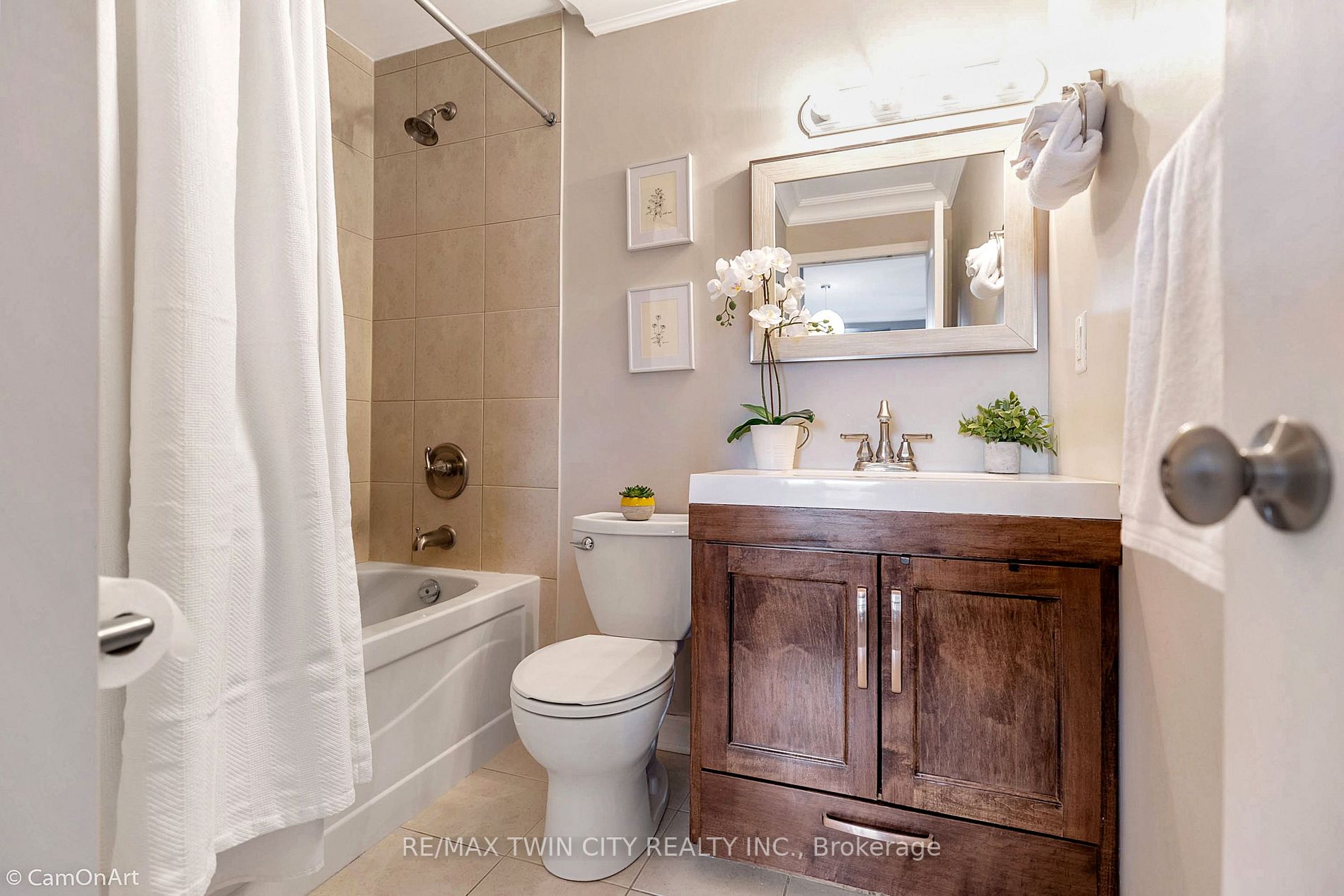 15450 Yonge St, #209
