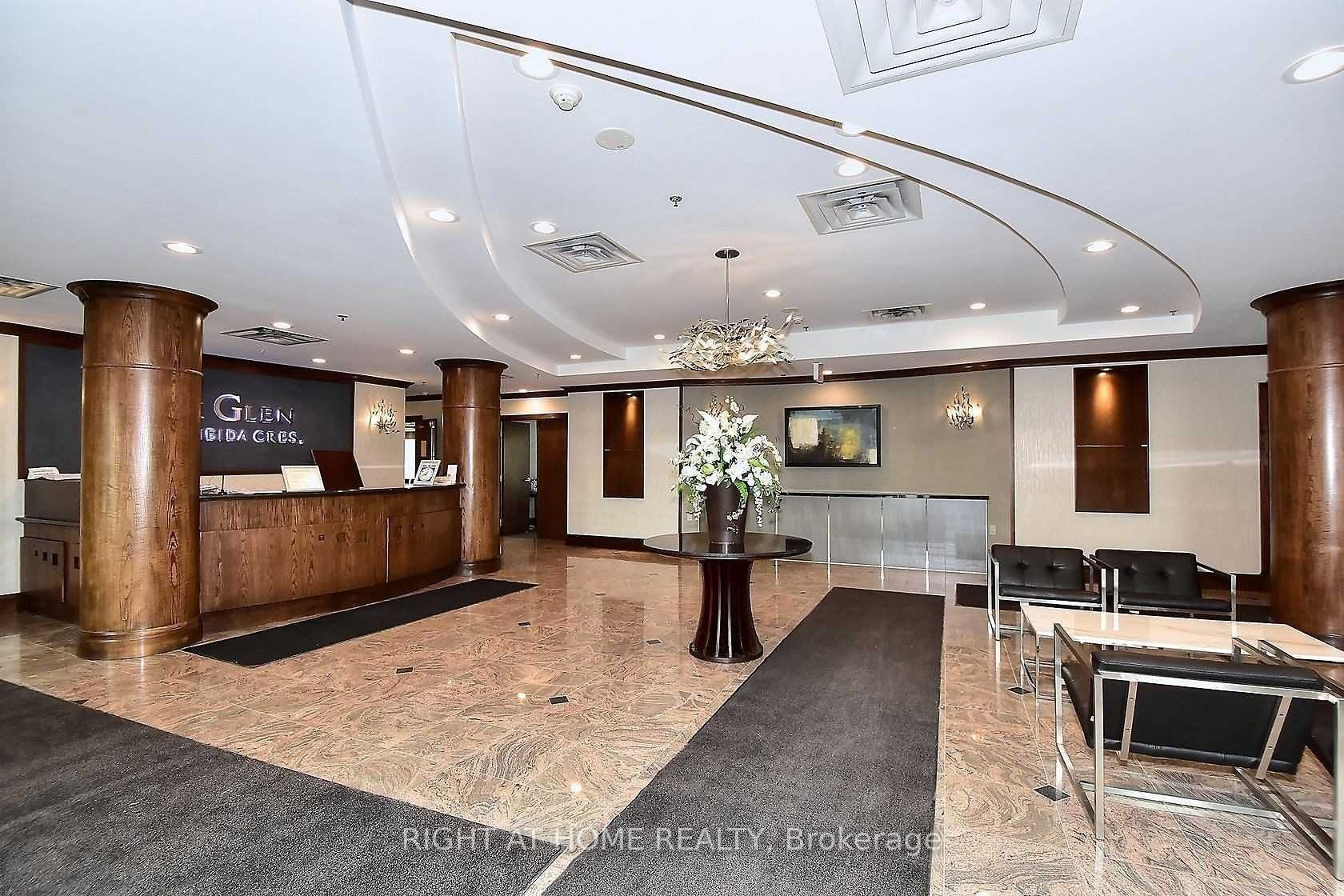 11 Oneida Cres, #401
