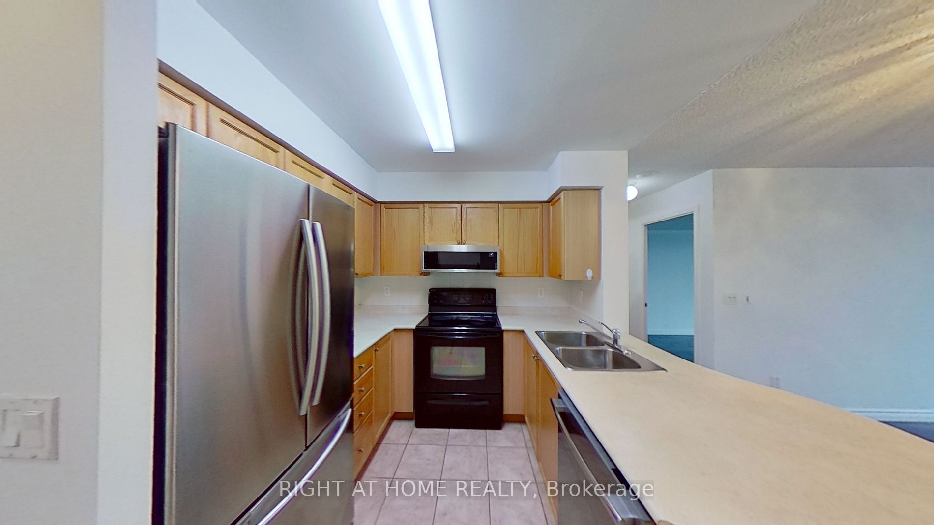 11 Oneida Cres, #401