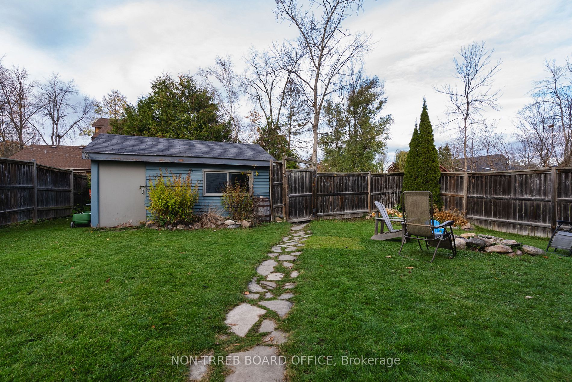 696 Reid St