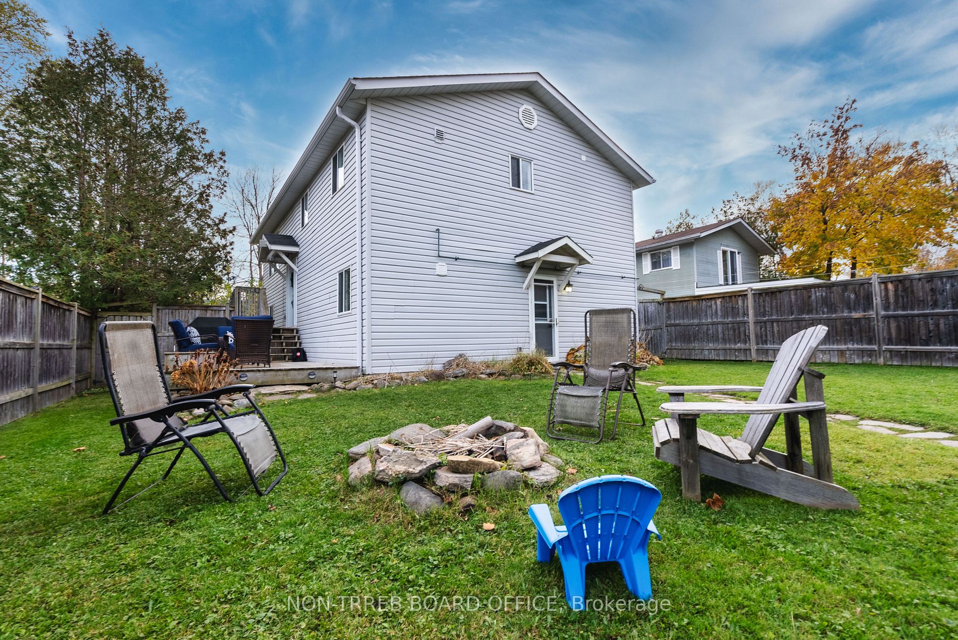 696 Reid St