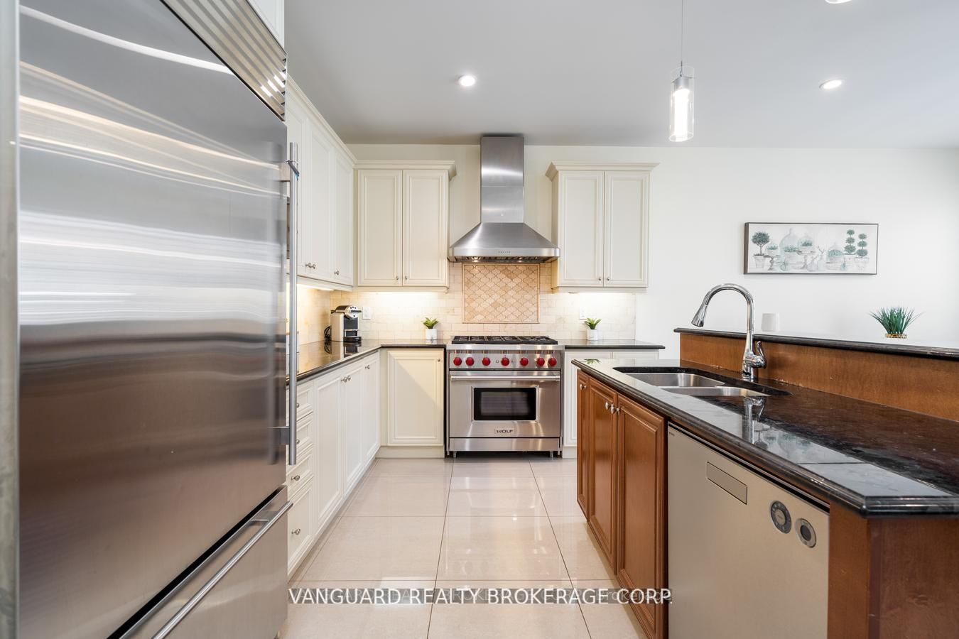38 Dunrobin Cres