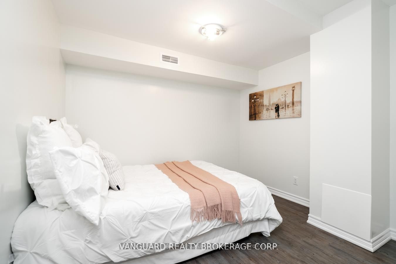 38 Dunrobin Cres