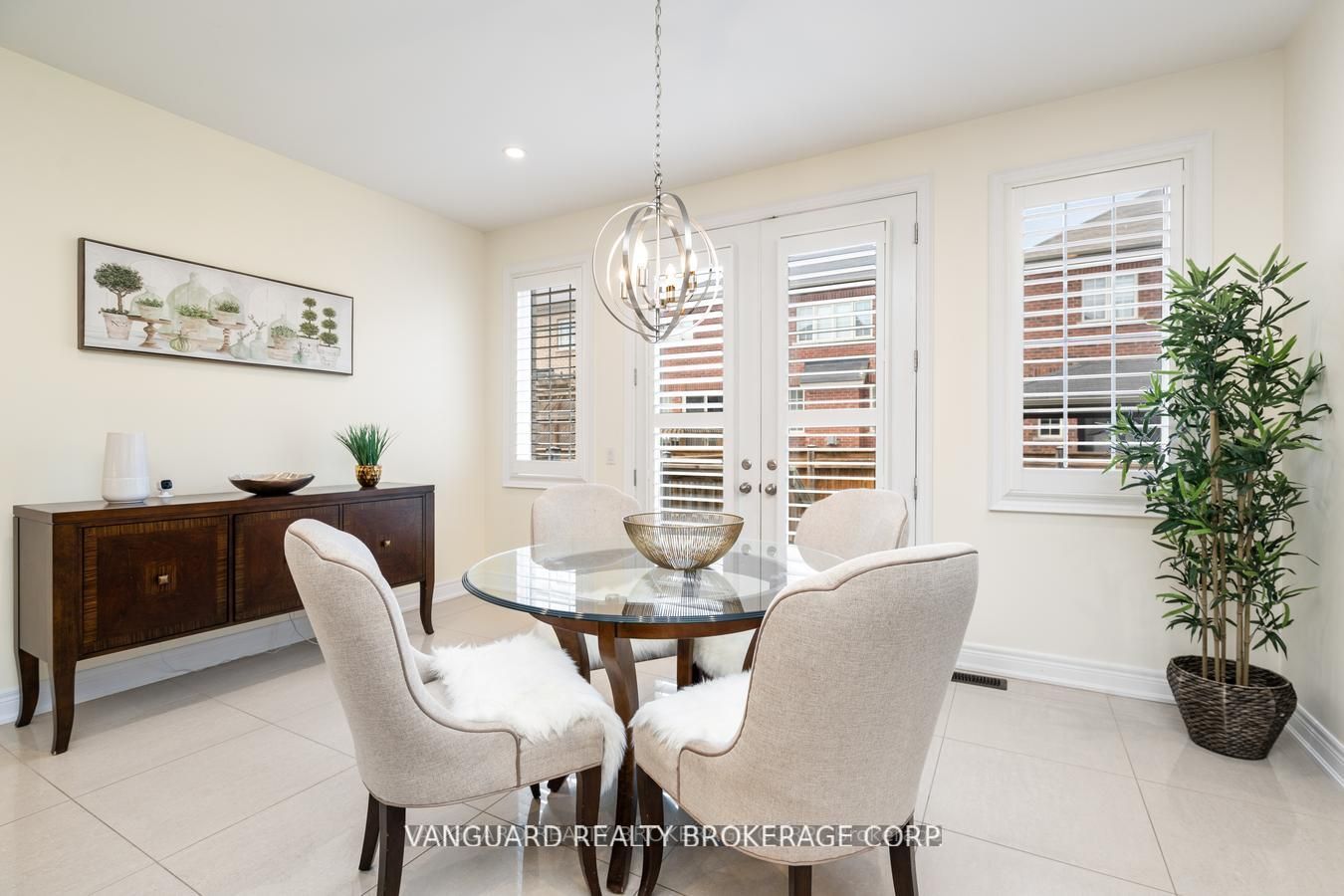 38 Dunrobin Cres