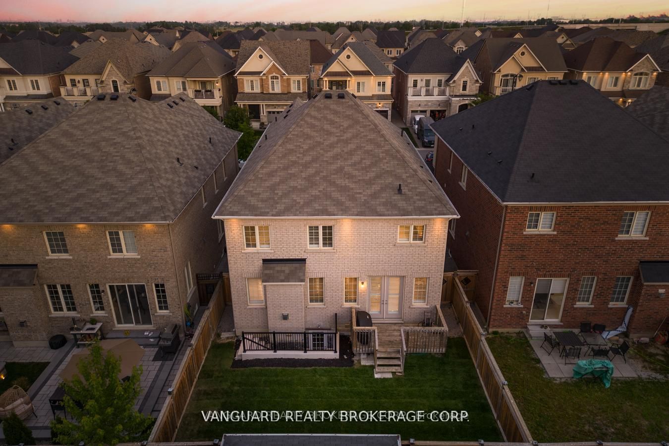 38 Dunrobin Cres
