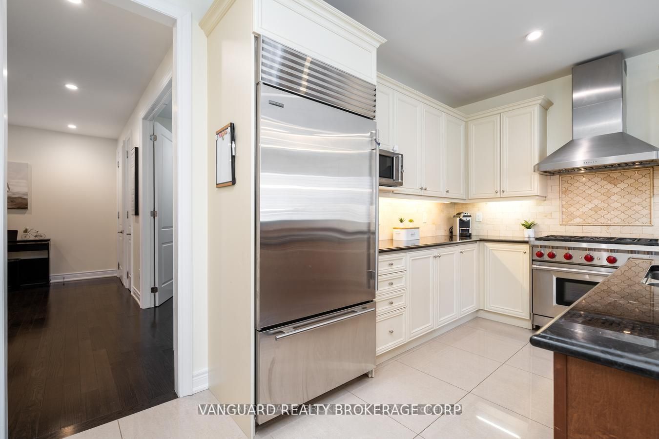 38 Dunrobin Cres