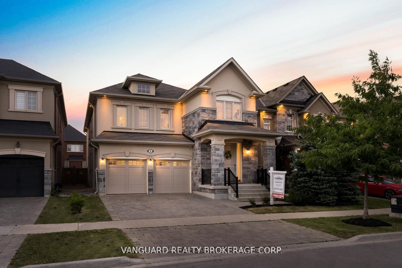38 Dunrobin Cres