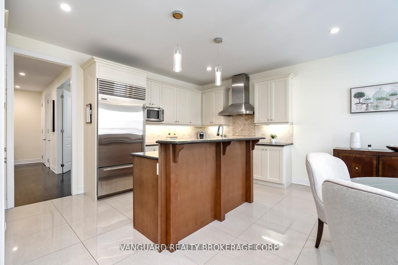 38 Dunrobin Cres