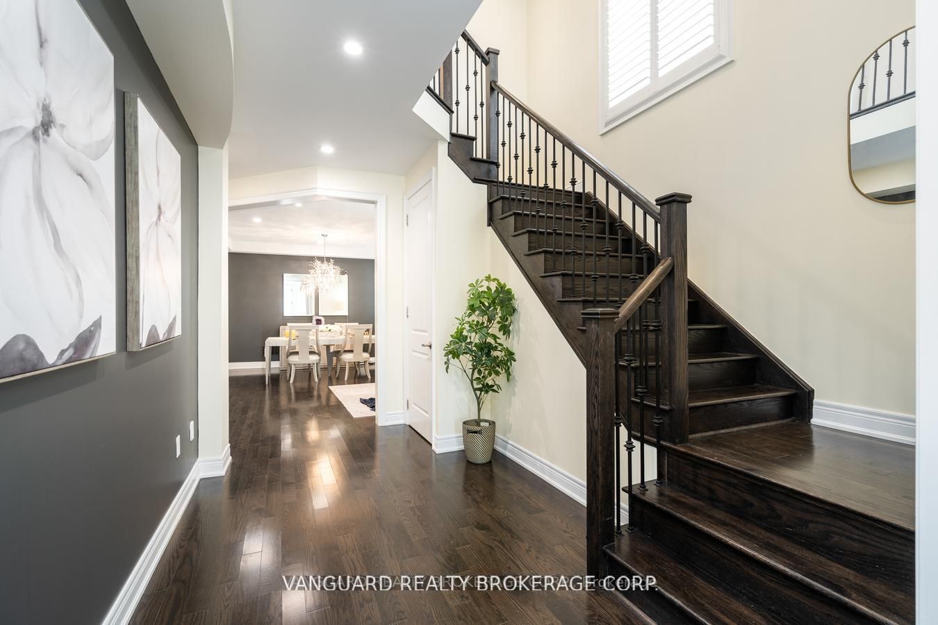 38 Dunrobin Cres