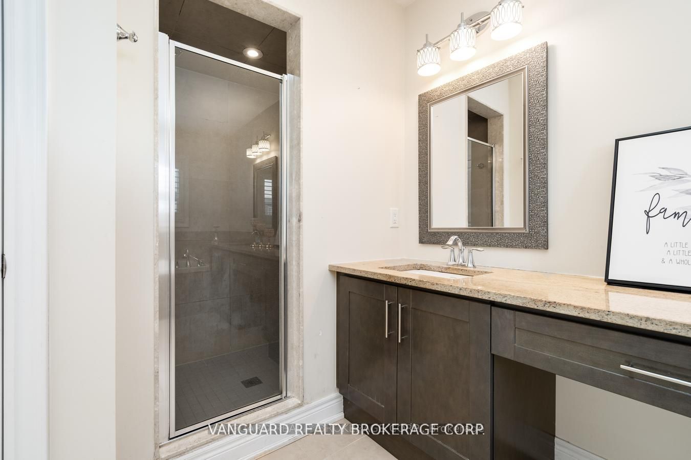 38 Dunrobin Cres