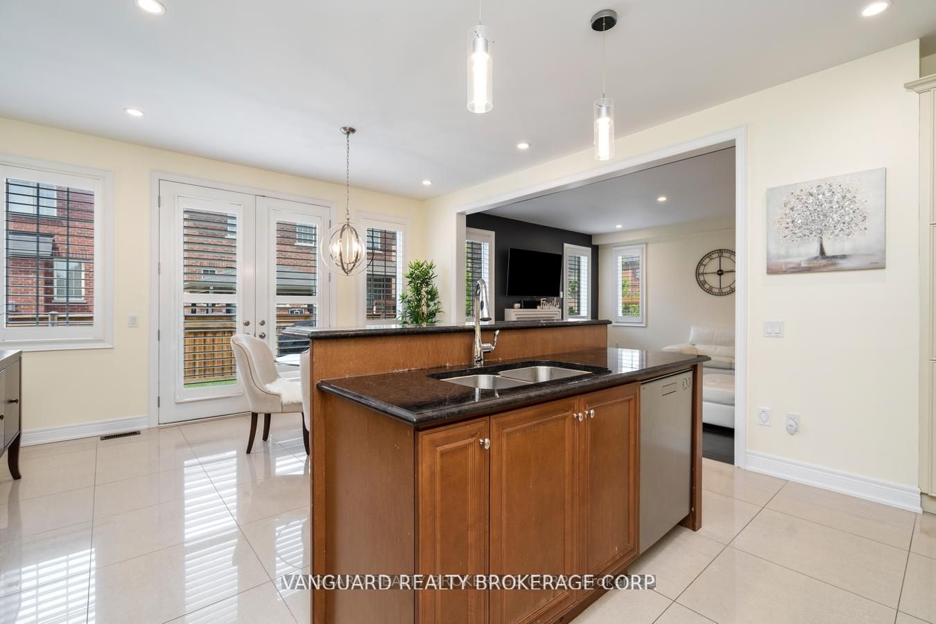 38 Dunrobin Cres