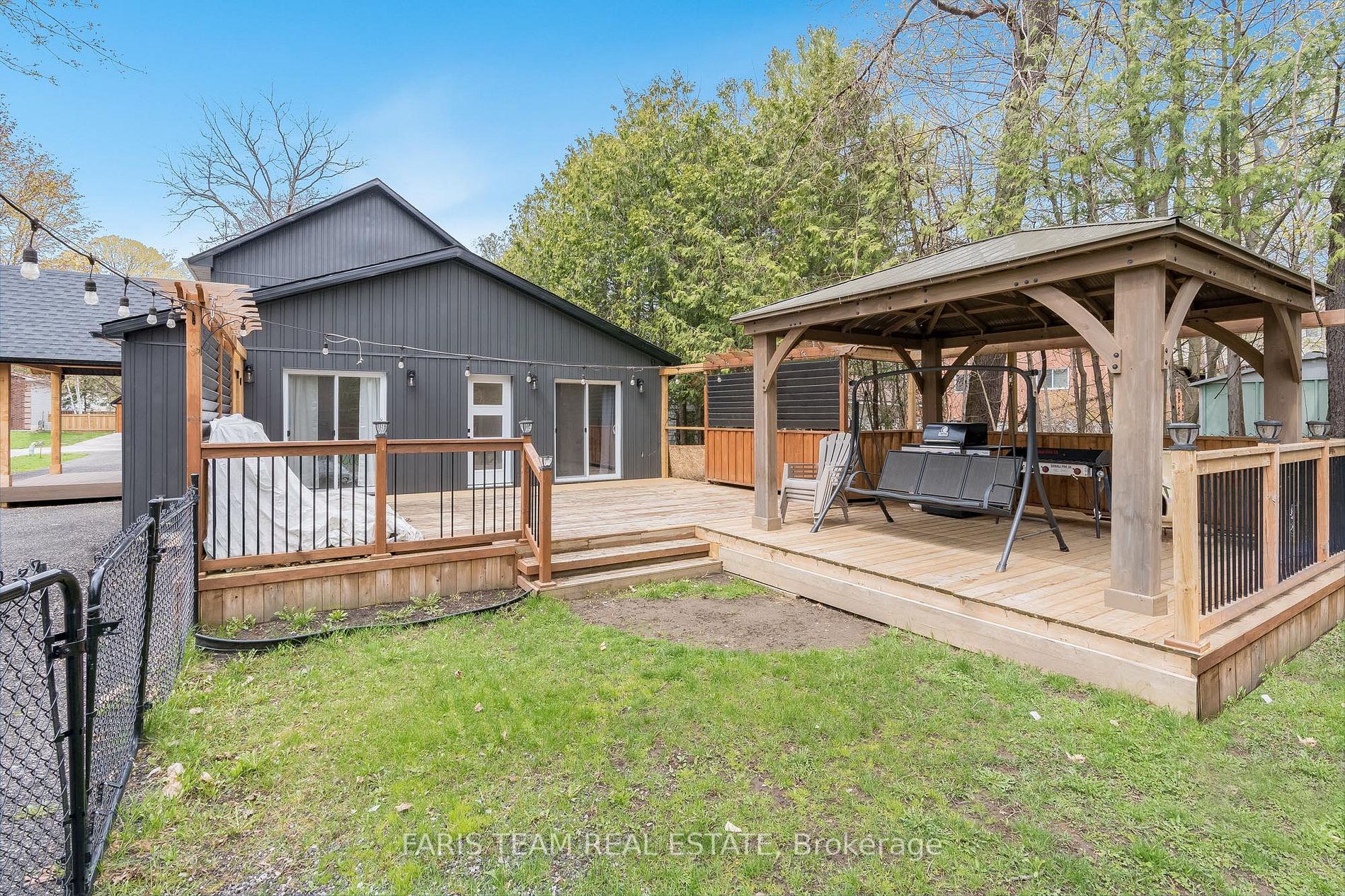 2041 Lilac Dr