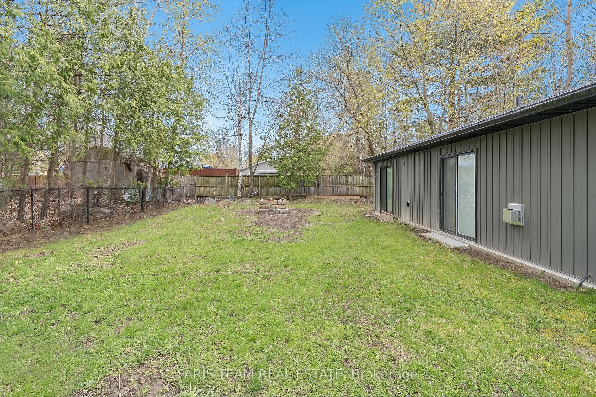 2041 Lilac Dr
