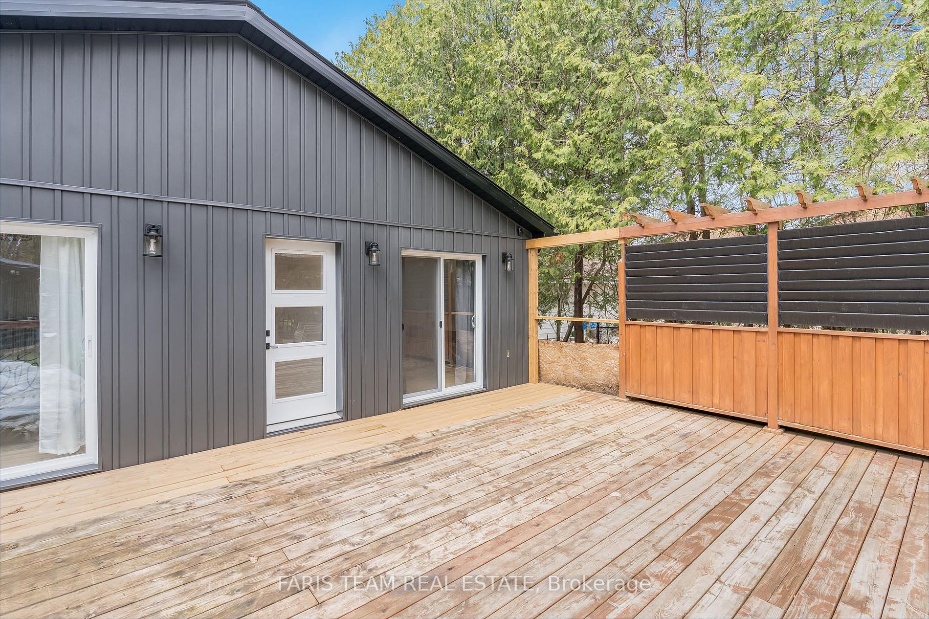 2041 Lilac Dr