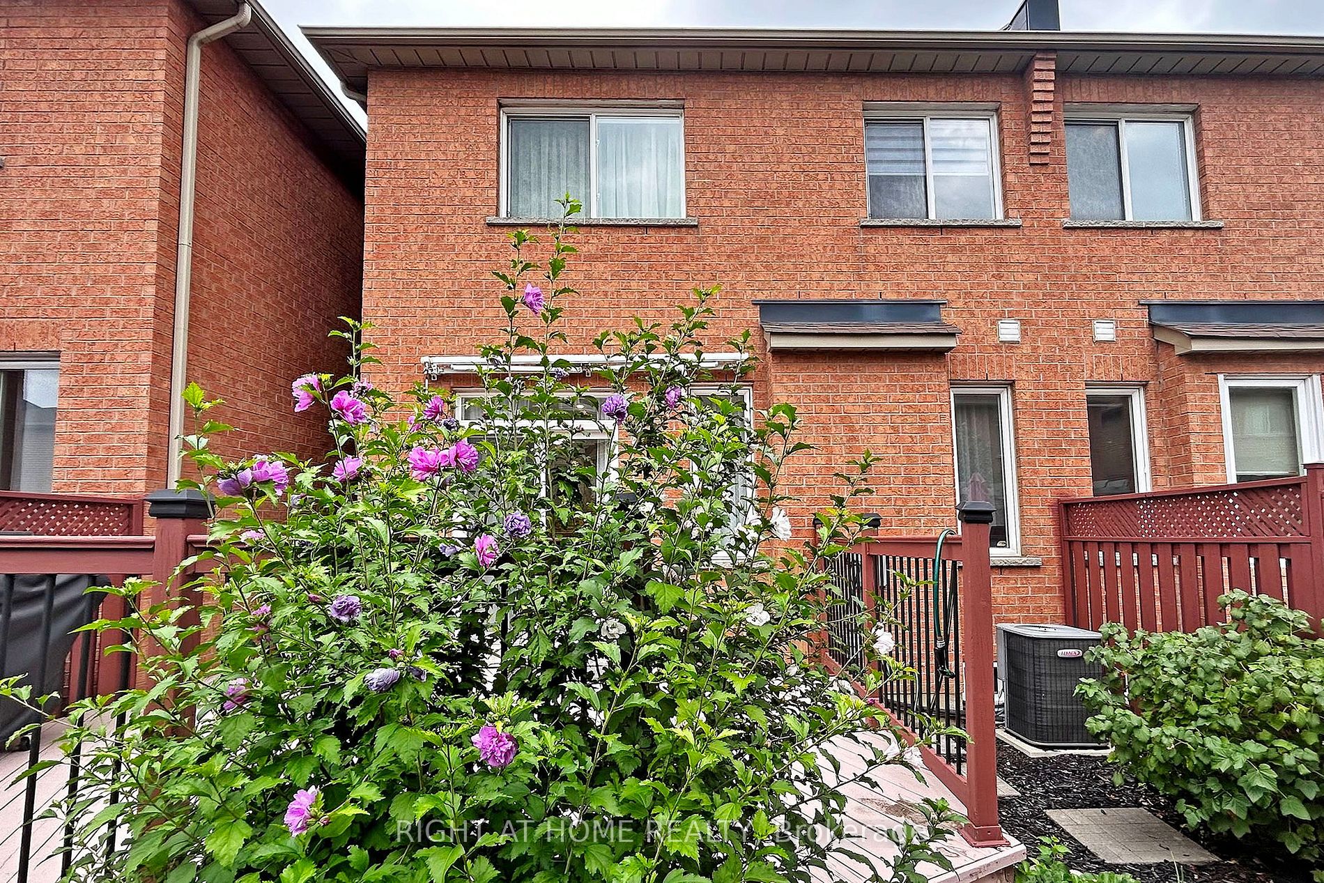 152 Dolce Cres