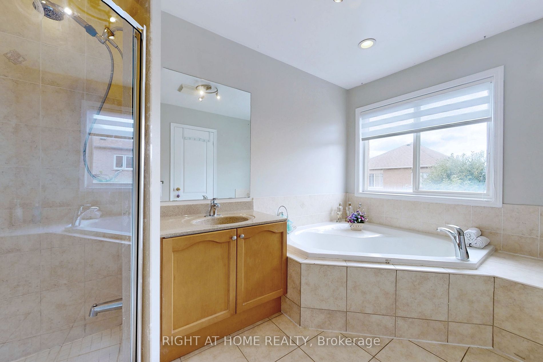 152 Dolce Cres