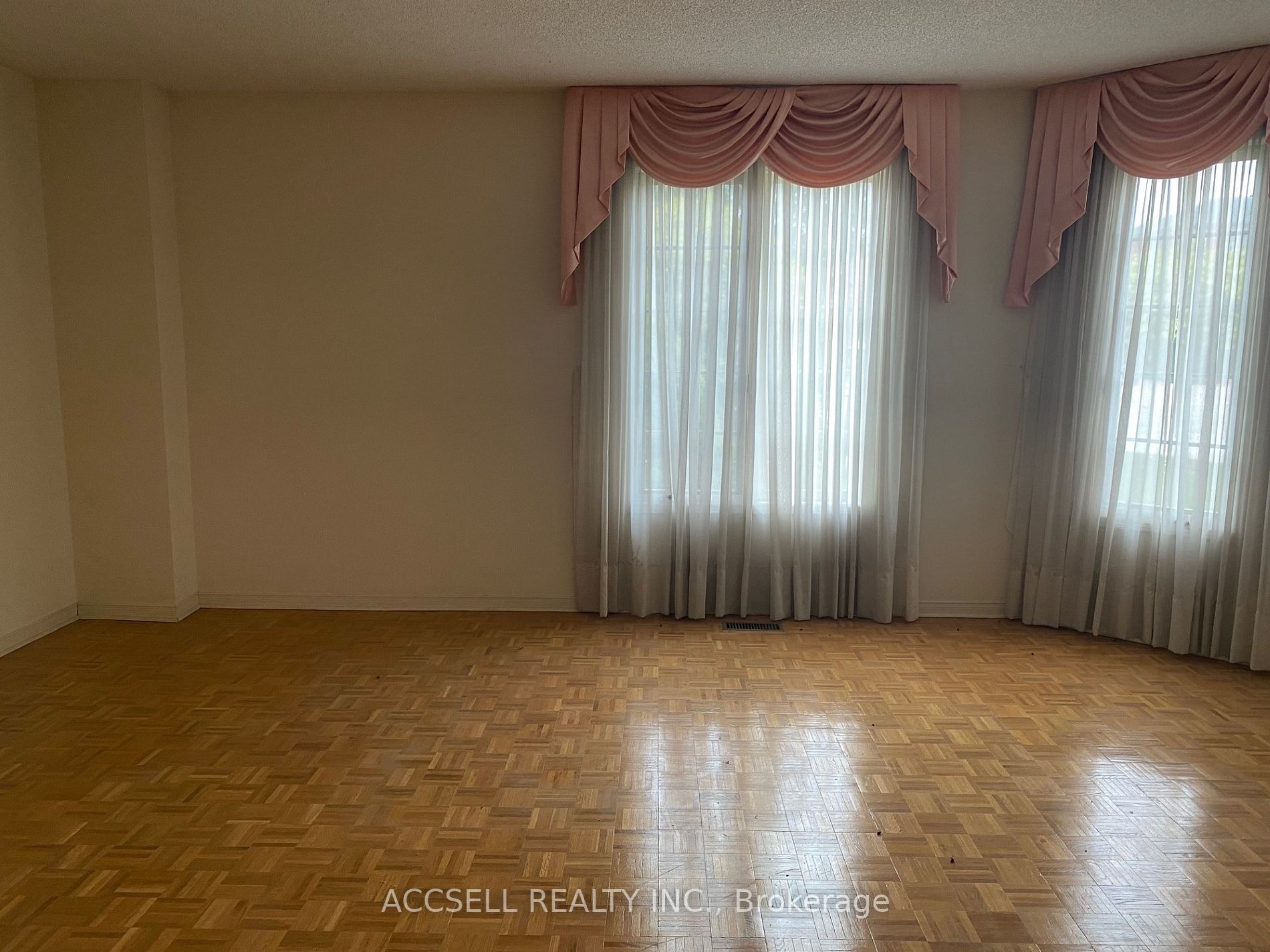 9 Fanshawe Dr