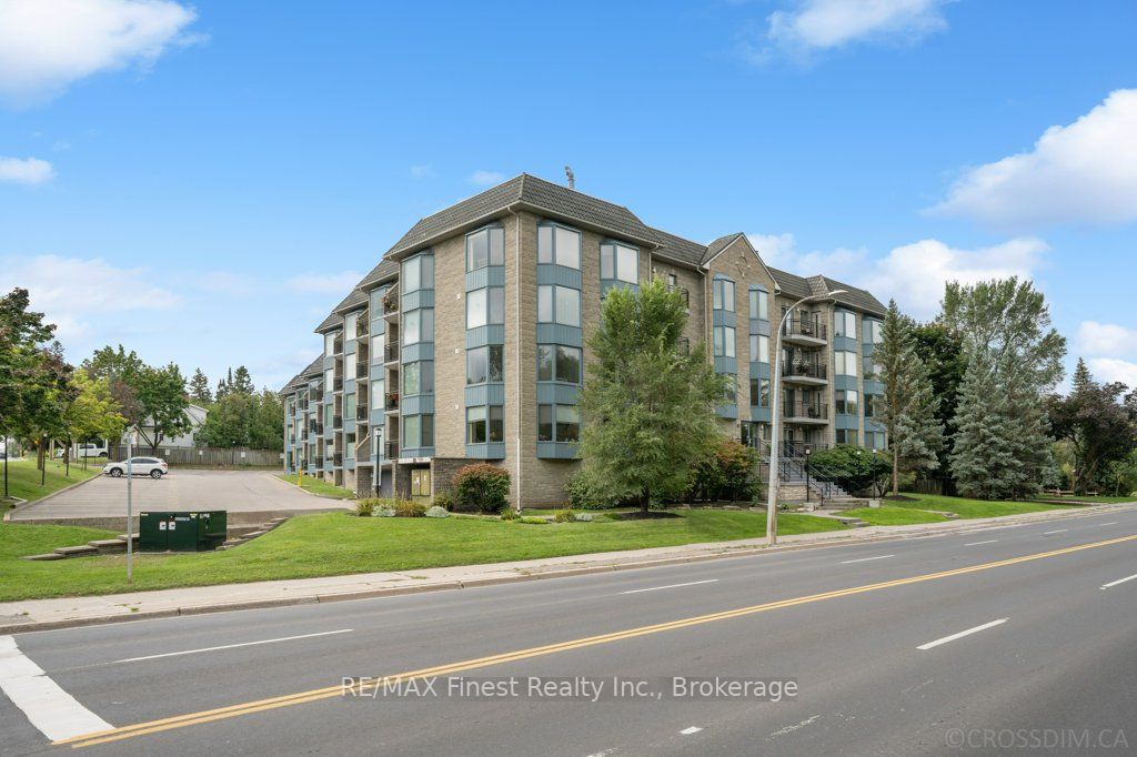 85 Wellington St W, #207