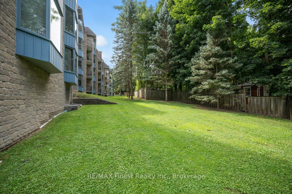 85 Wellington St W, #207