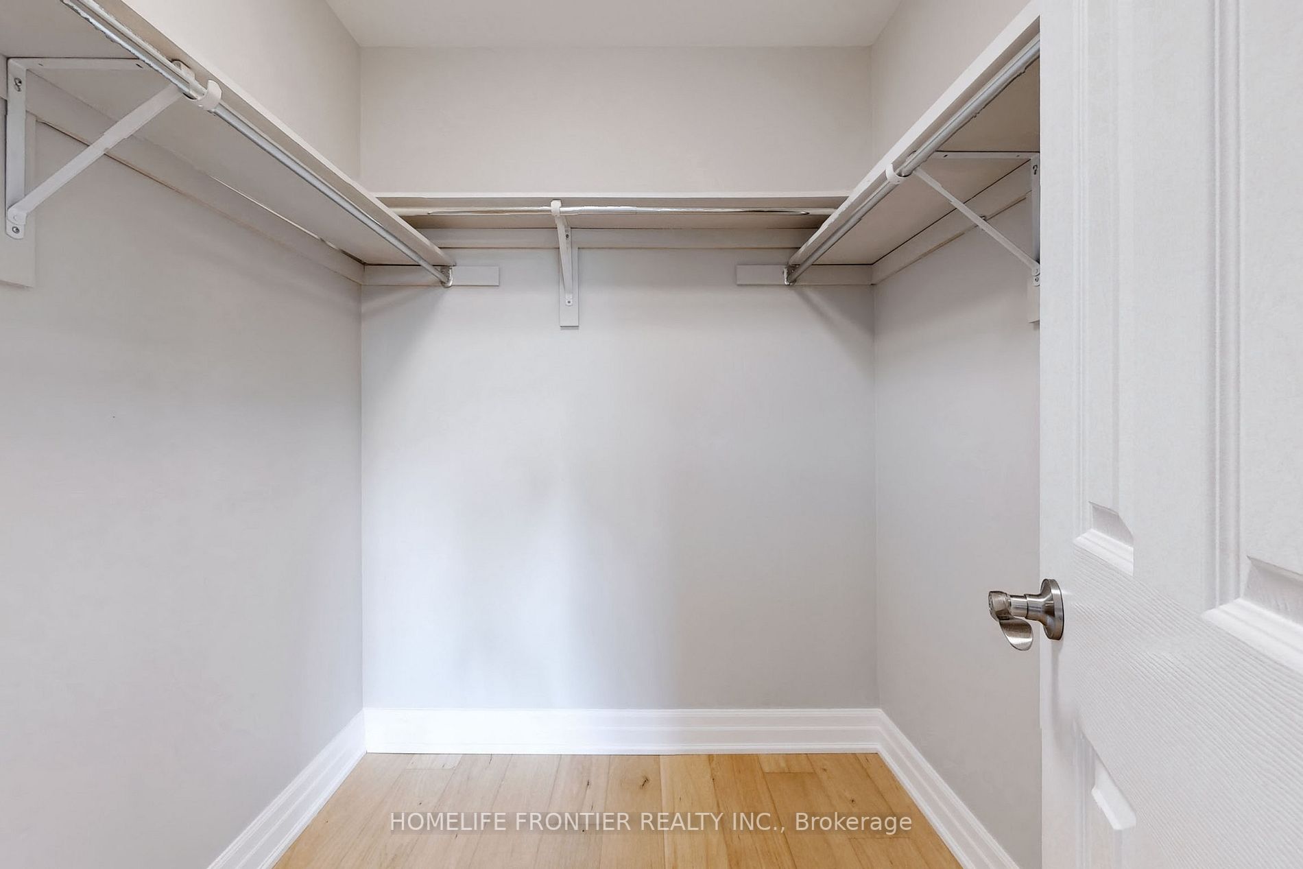 10 Delattaye Ave