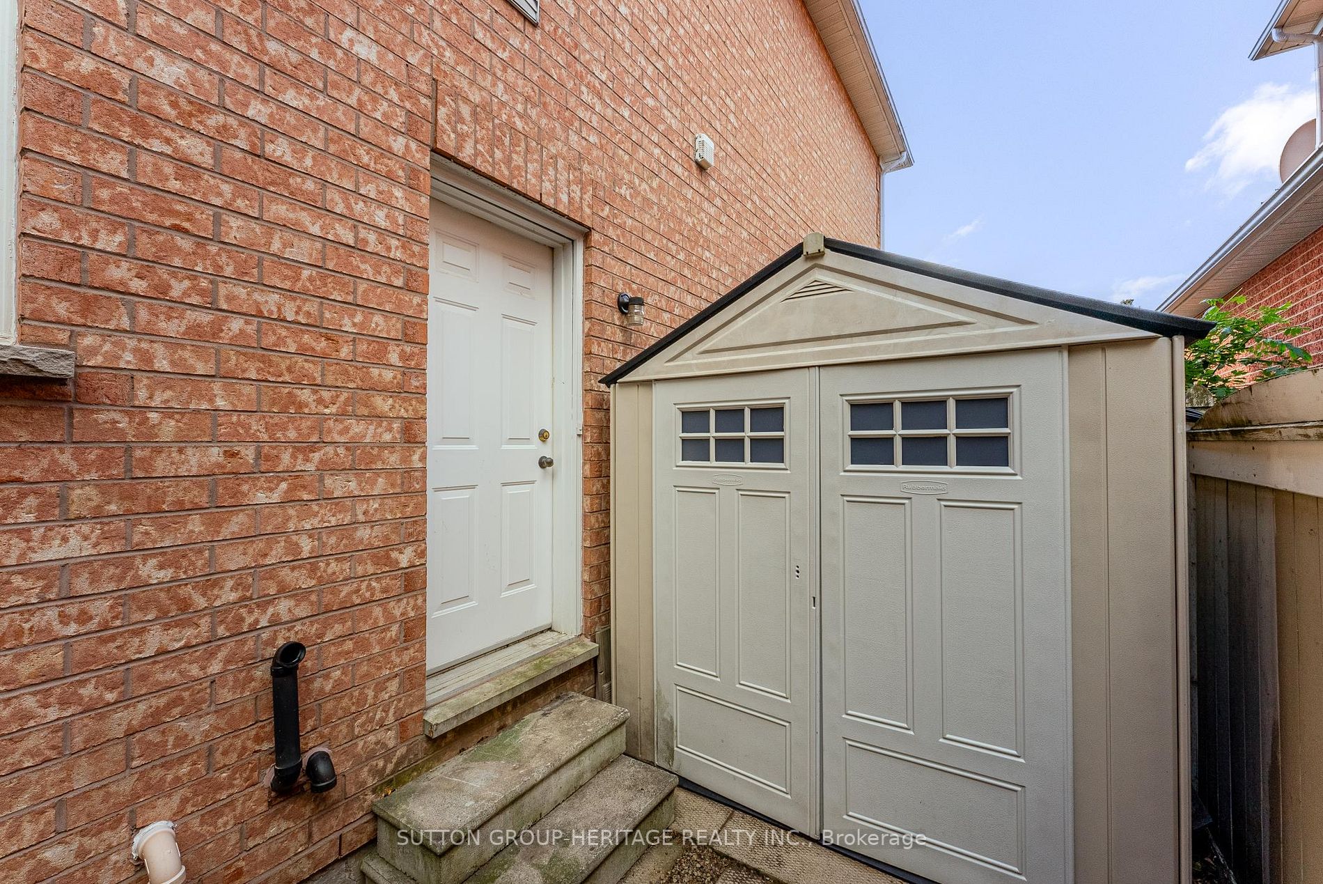 39 Legacy Dr