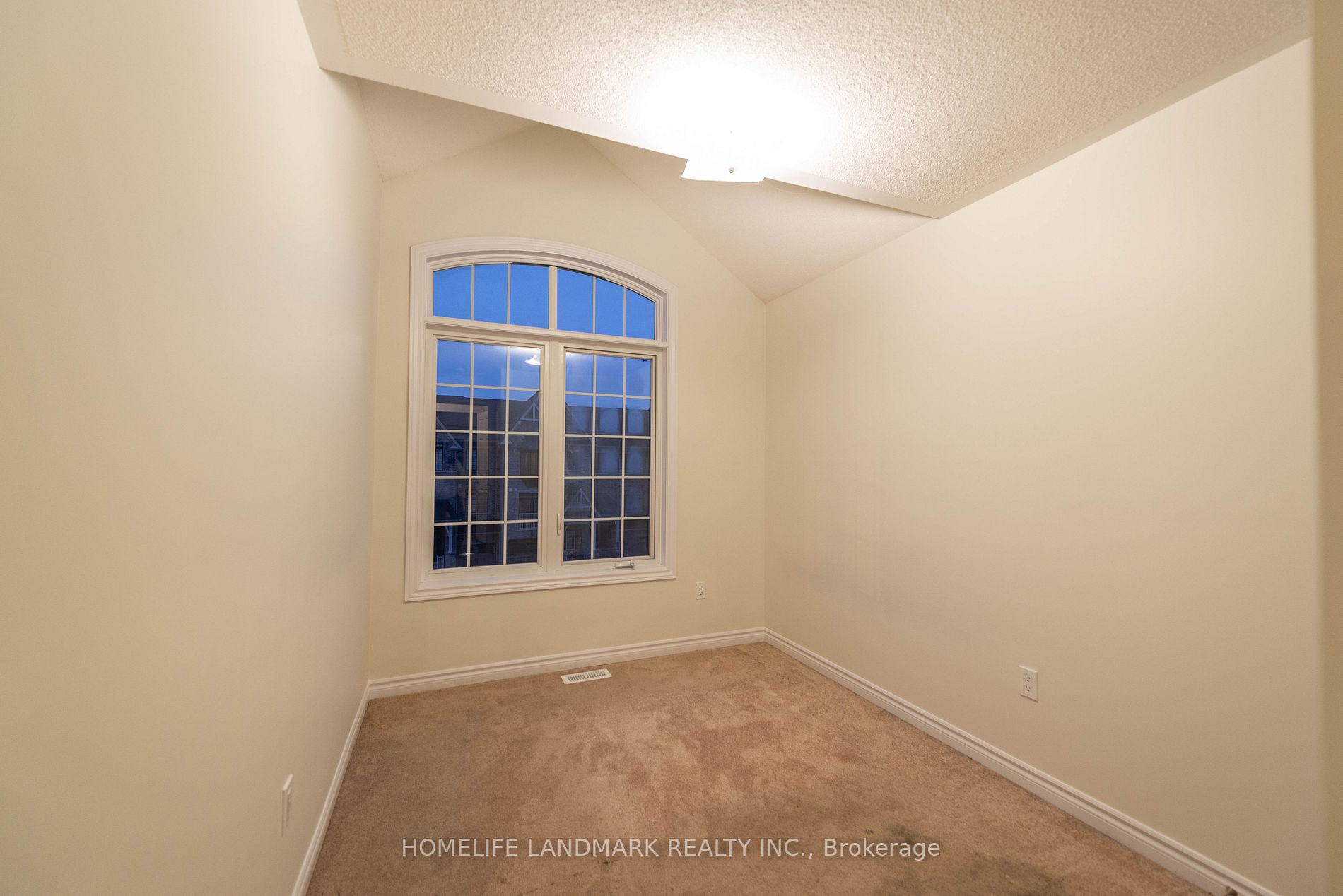 98 Farooq Blvd