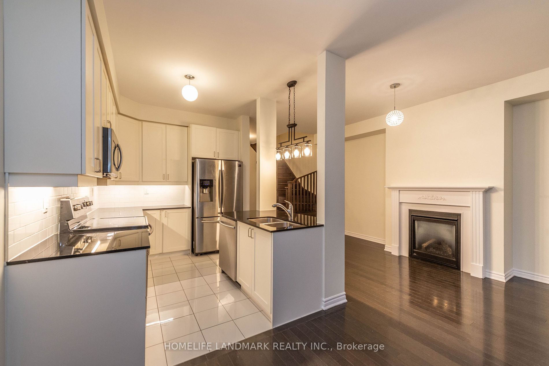 98 Farooq Blvd
