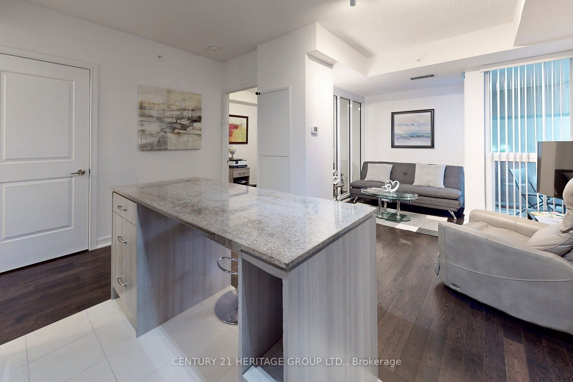 9201 Yonge St N, #319