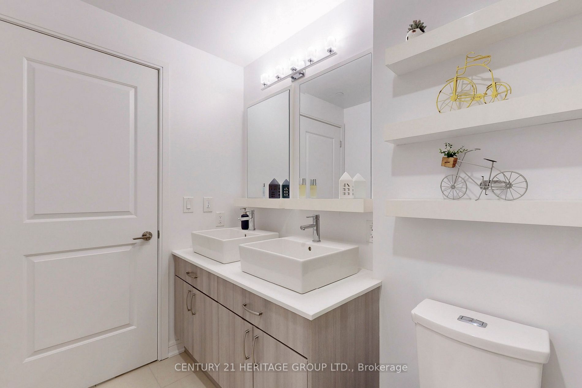 9201 Yonge St N, #319