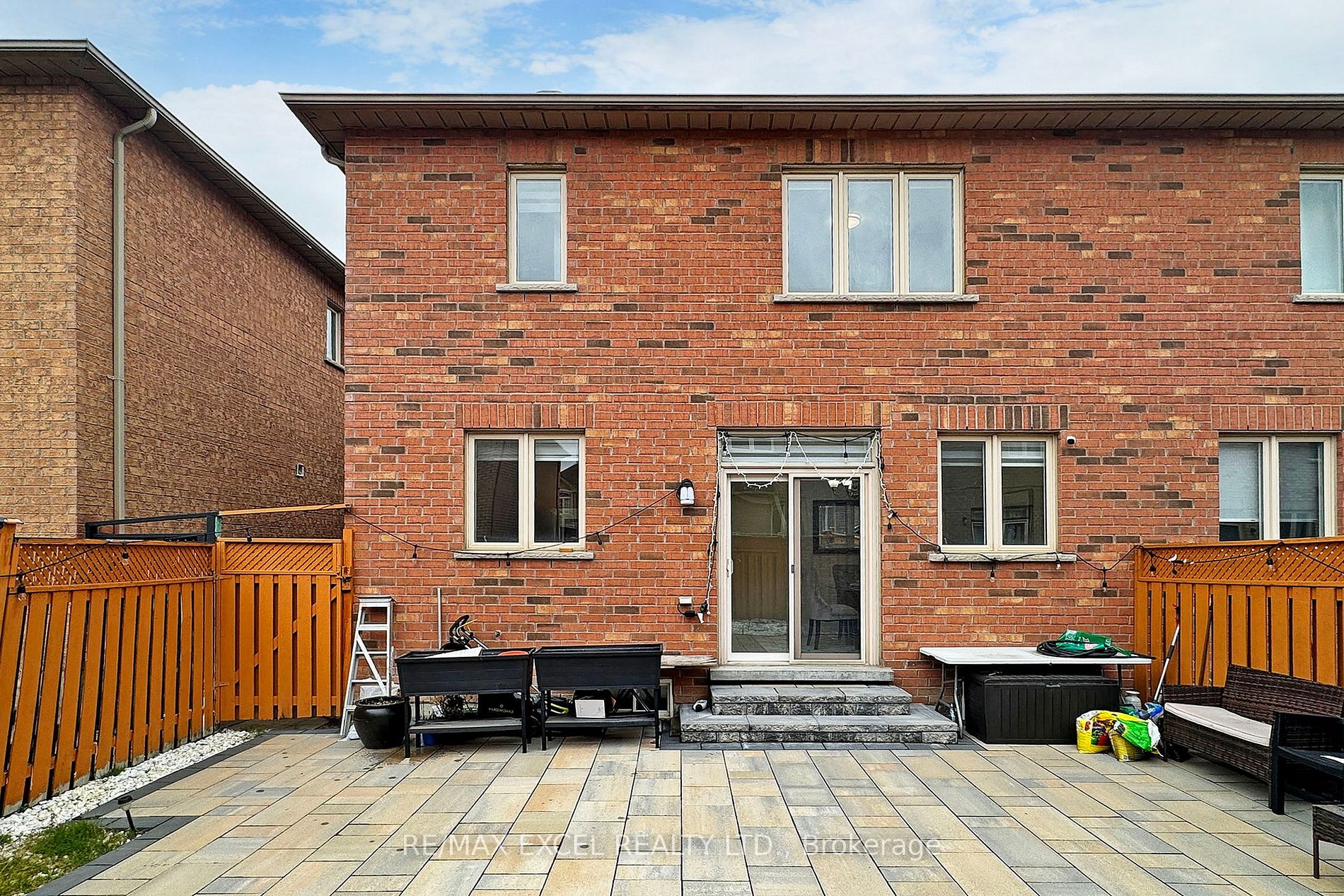 68 Oakford Dr