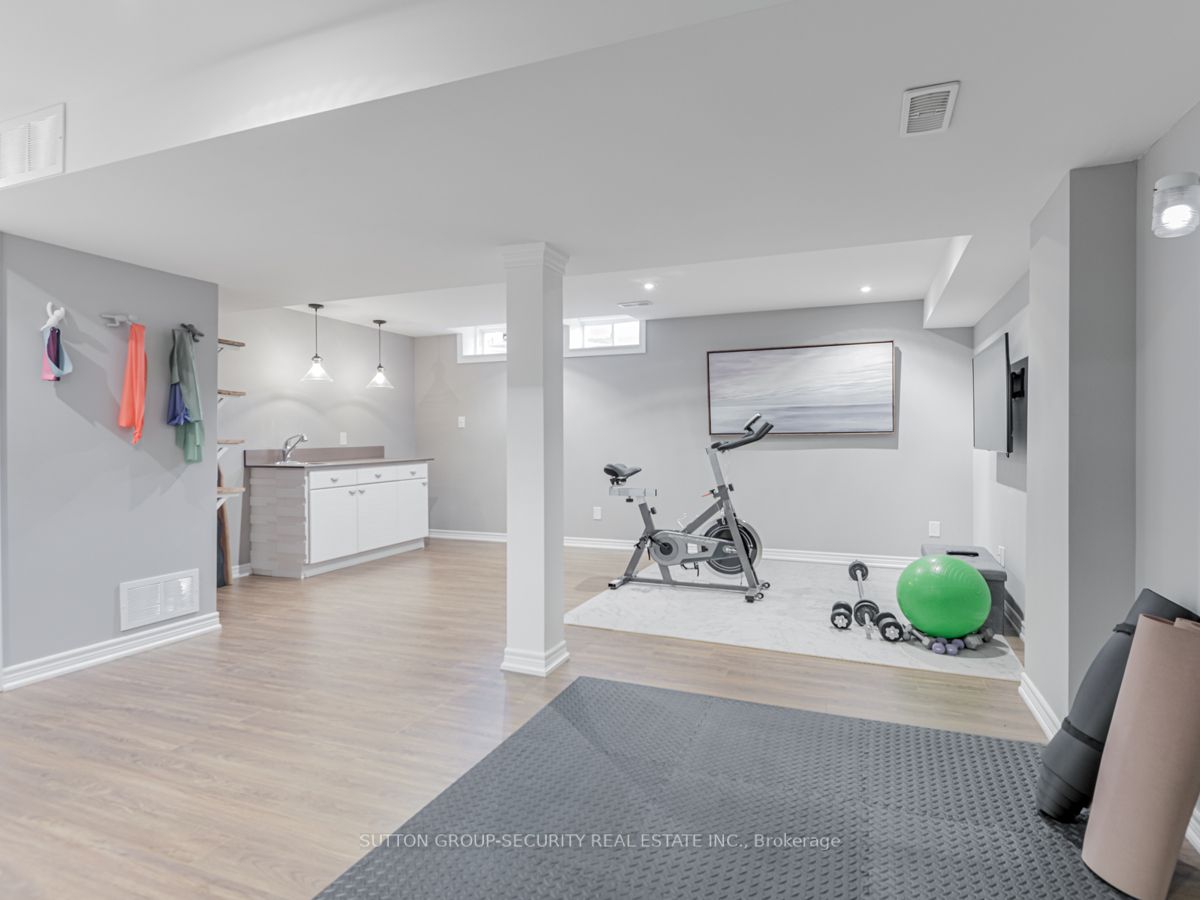228 Sandale Rd