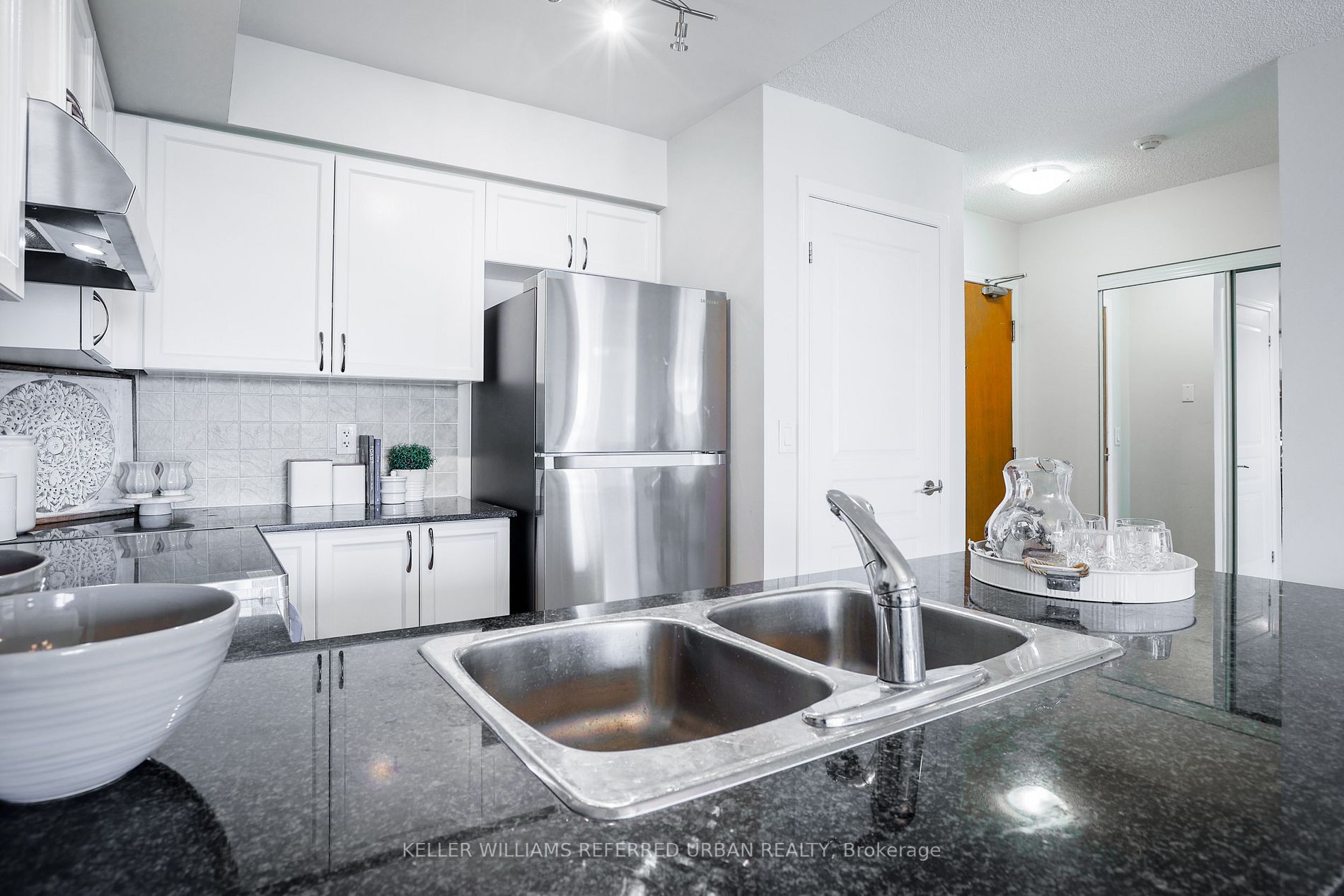 75 South Town Centre Blvd, #706