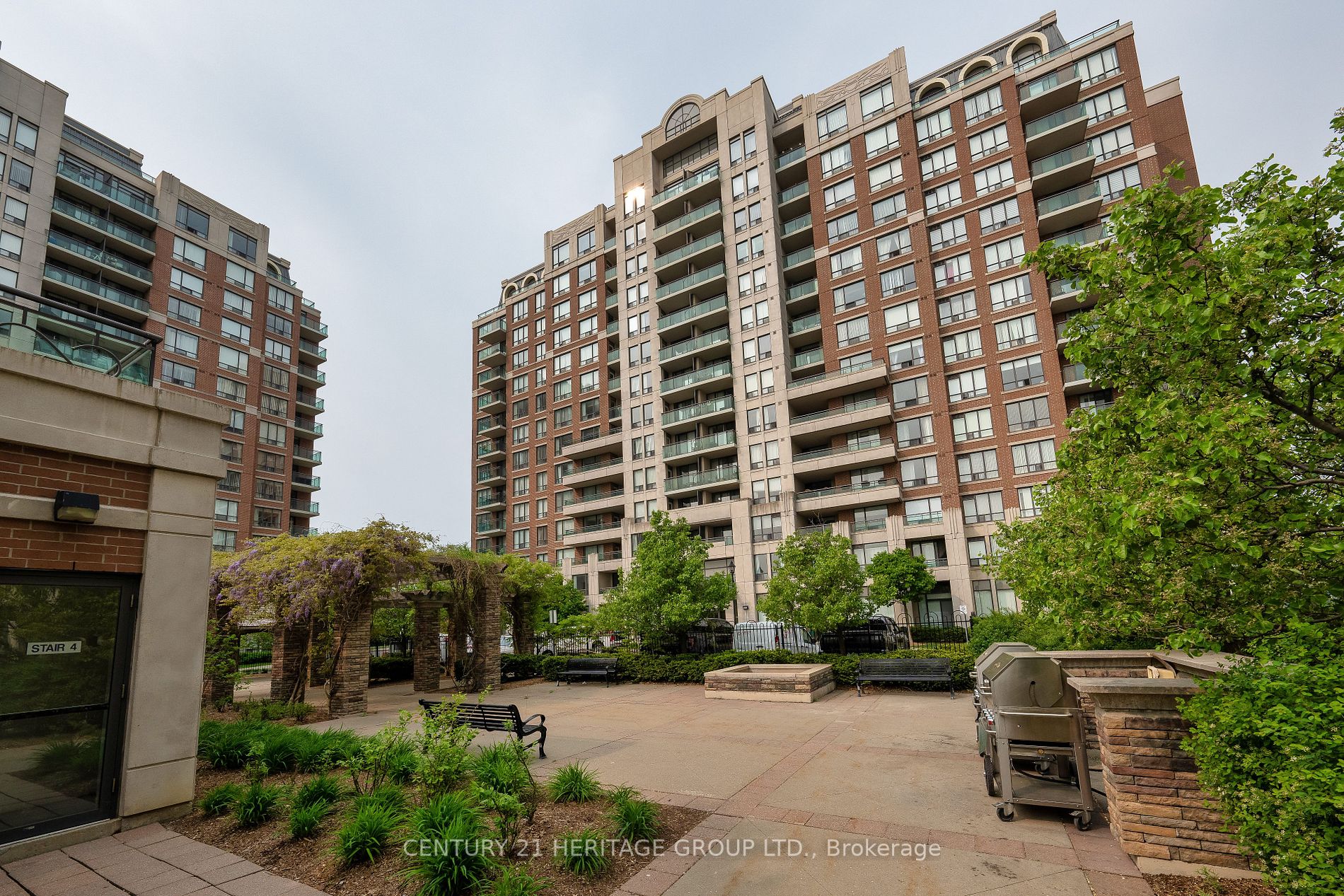 330 Red Maple Rd, #406