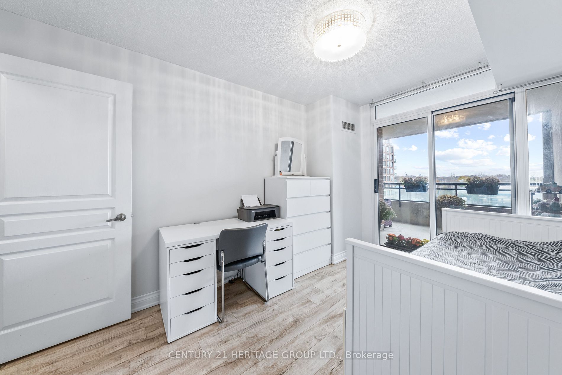 330 Red Maple Rd, #406