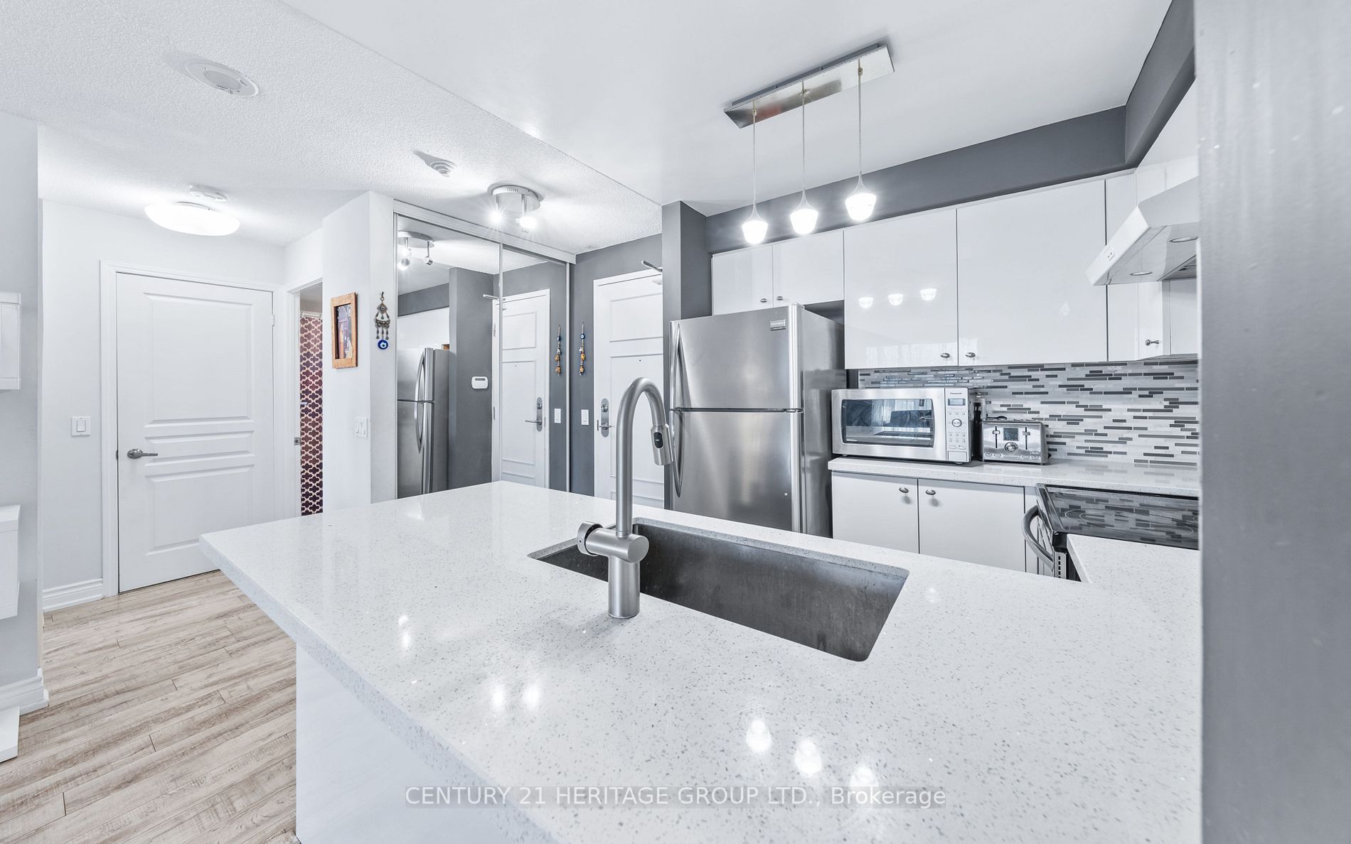 330 Red Maple Rd, #406