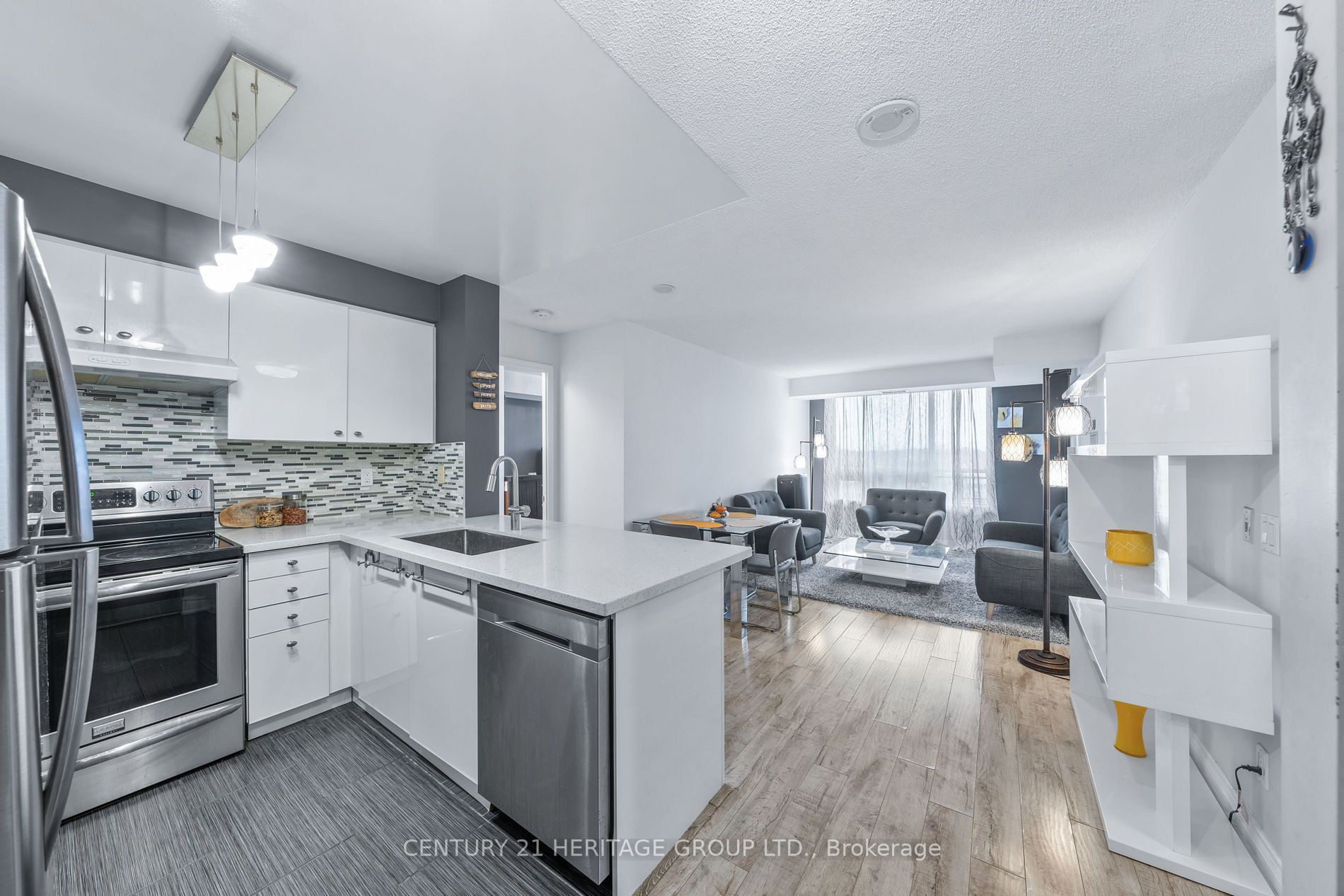 330 Red Maple Rd, #406