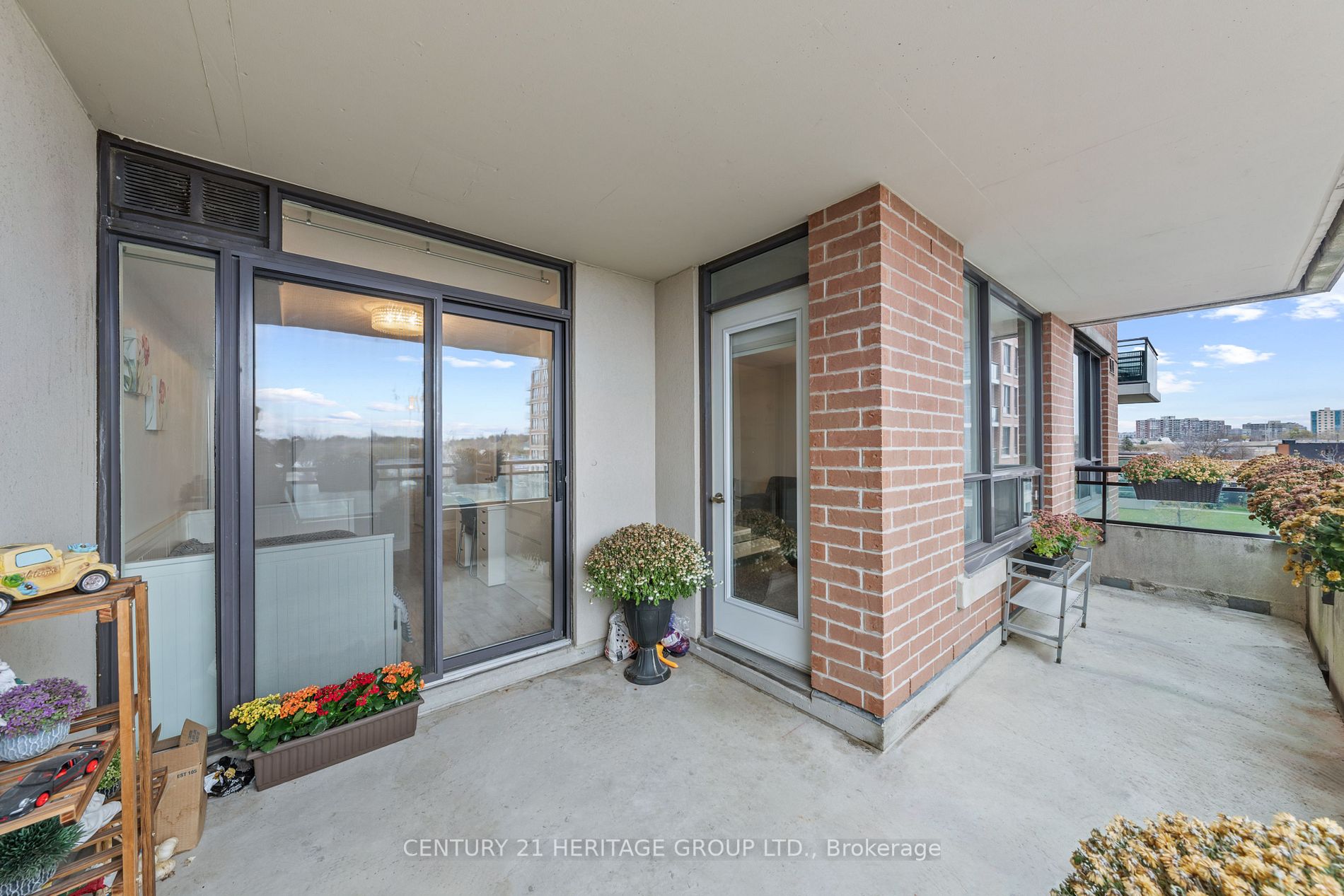330 Red Maple Rd, #406