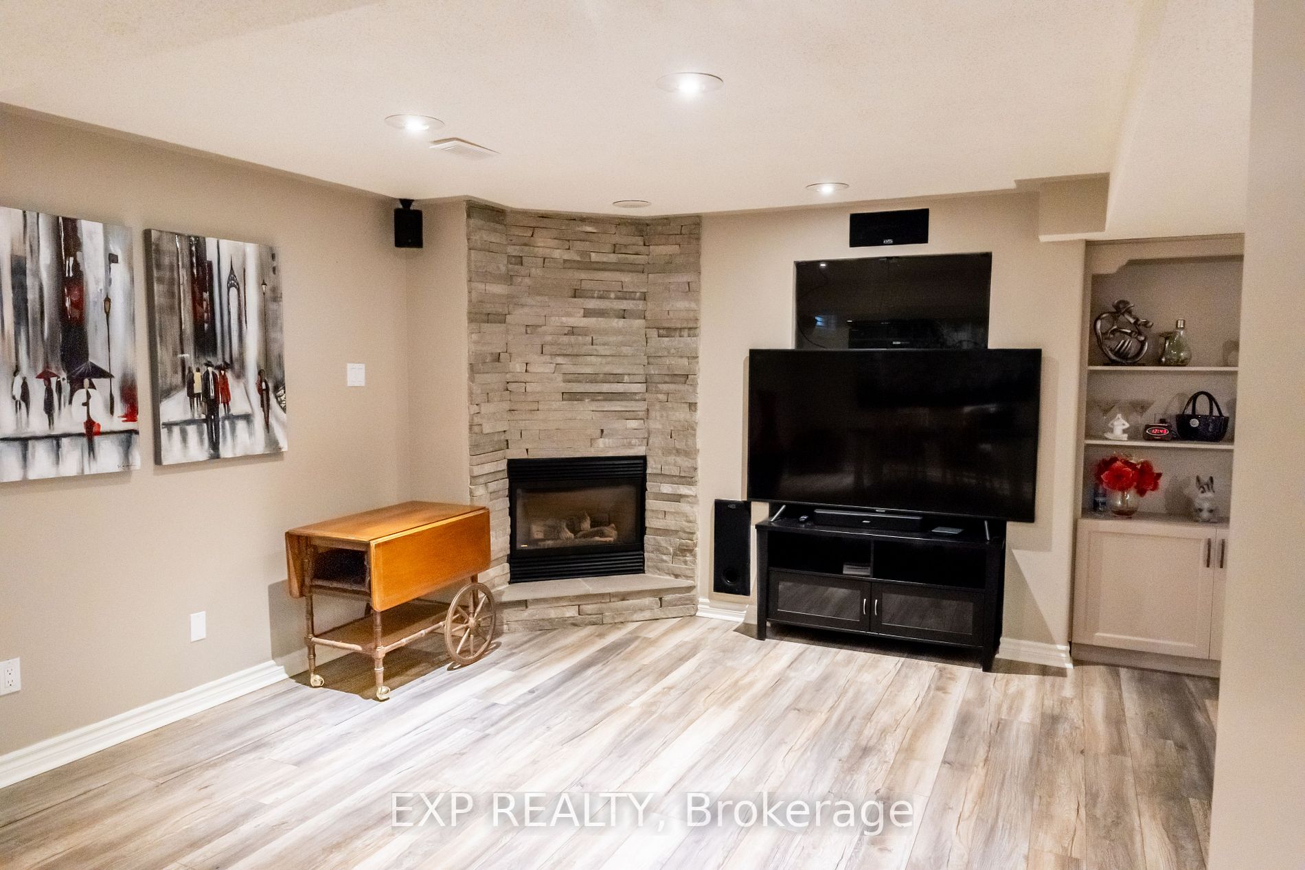 375 Carruthers Ave